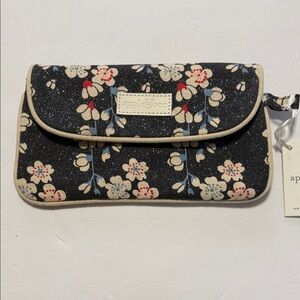 Apple & Bee Envelope Medium Night Bloom Floral Cosmetic Bag Black and Cream New
